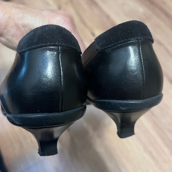 Vintage Prada black leader/suede kitten heel pumps, US size 6 1/2 - Picture 4 of 8